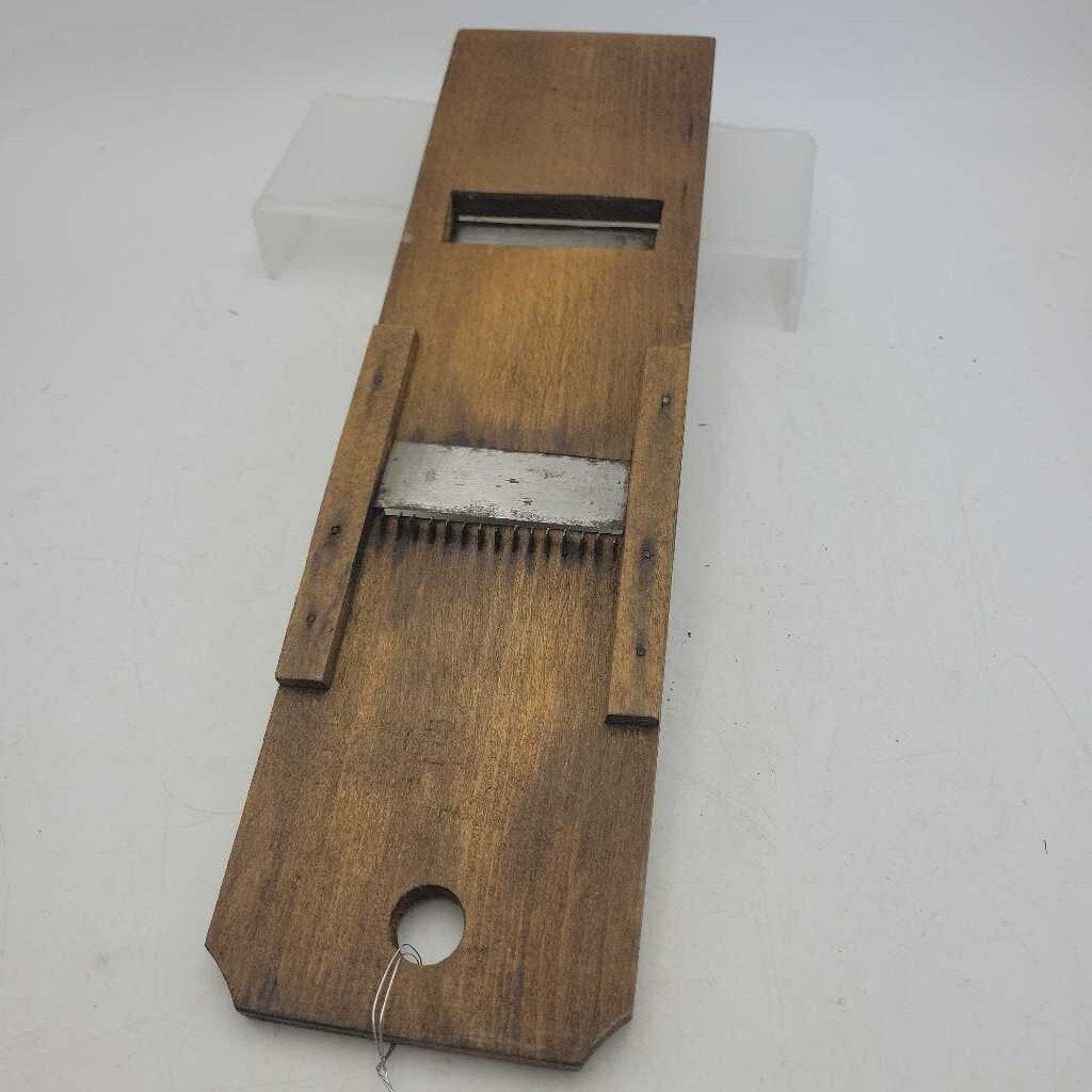 Early wooden vegetable cabbage slicer (Jas)
