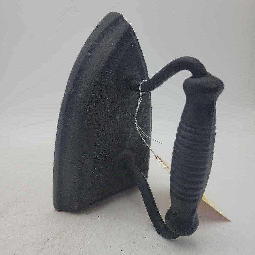 Cast Sad Iron McClary London ontario (JAS)