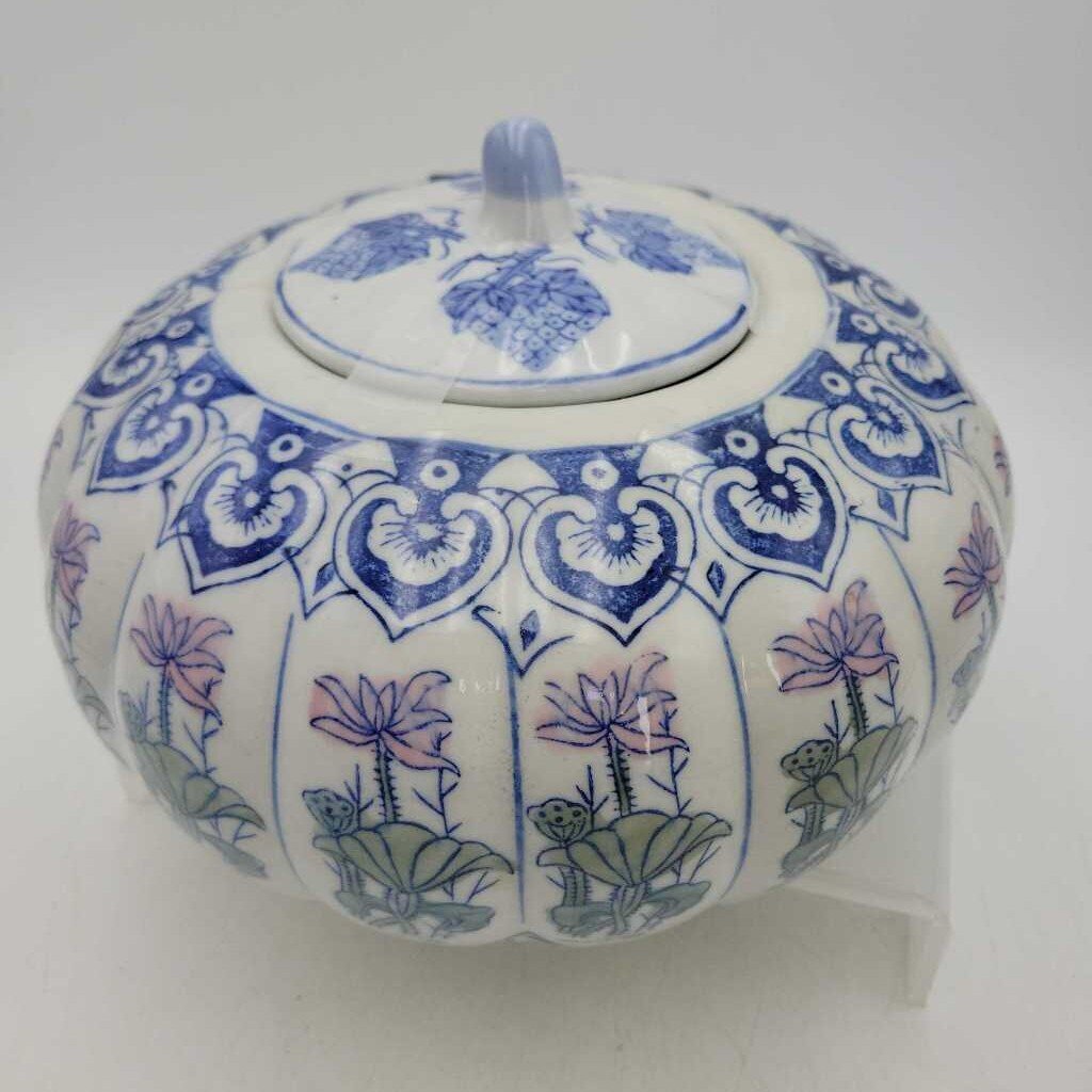 Ginger Jar in the Shape of a Pumpkin #3194 (MCC)
