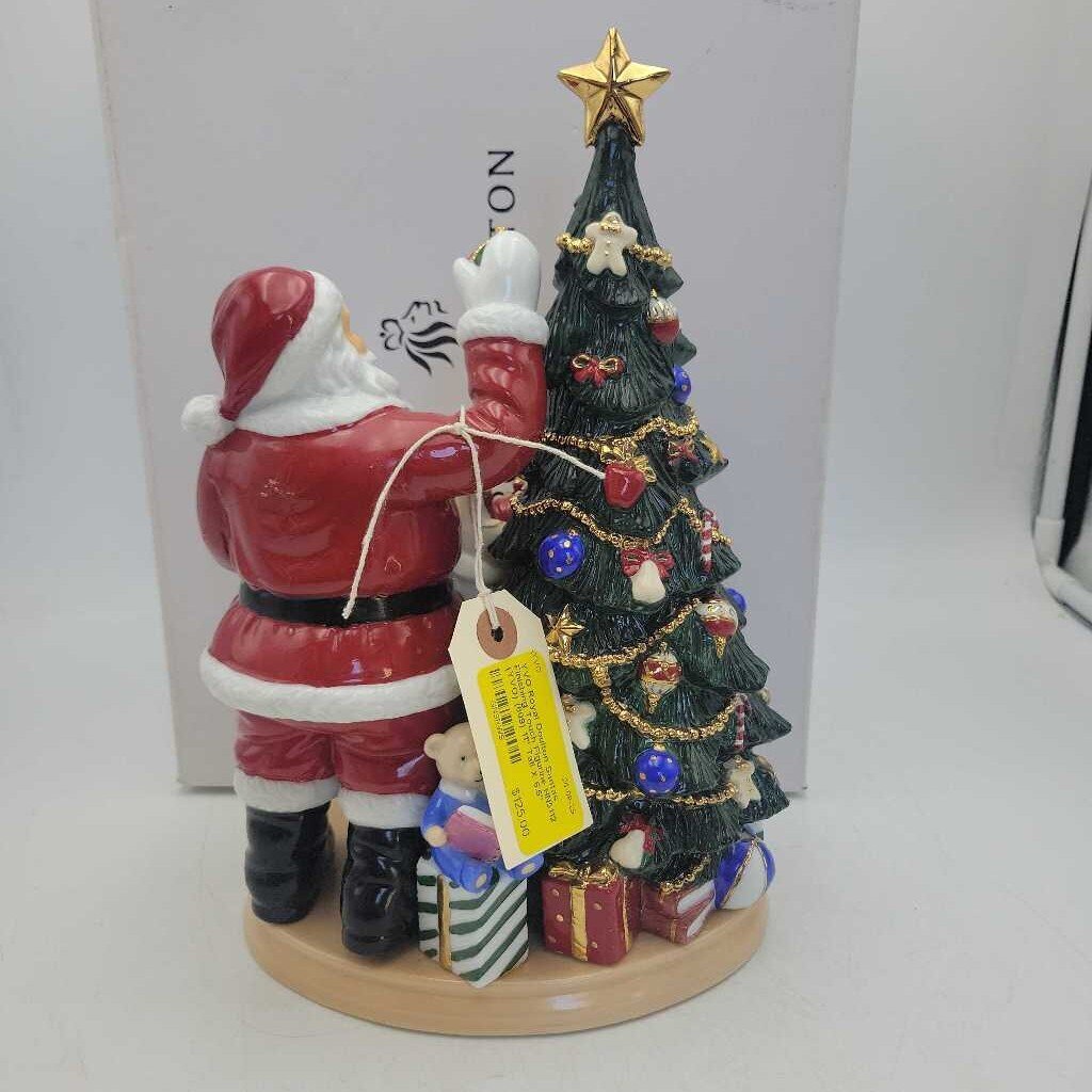 Royal Doulton Santas Finishing Touch Figurine HN5112 (YVO) (609)