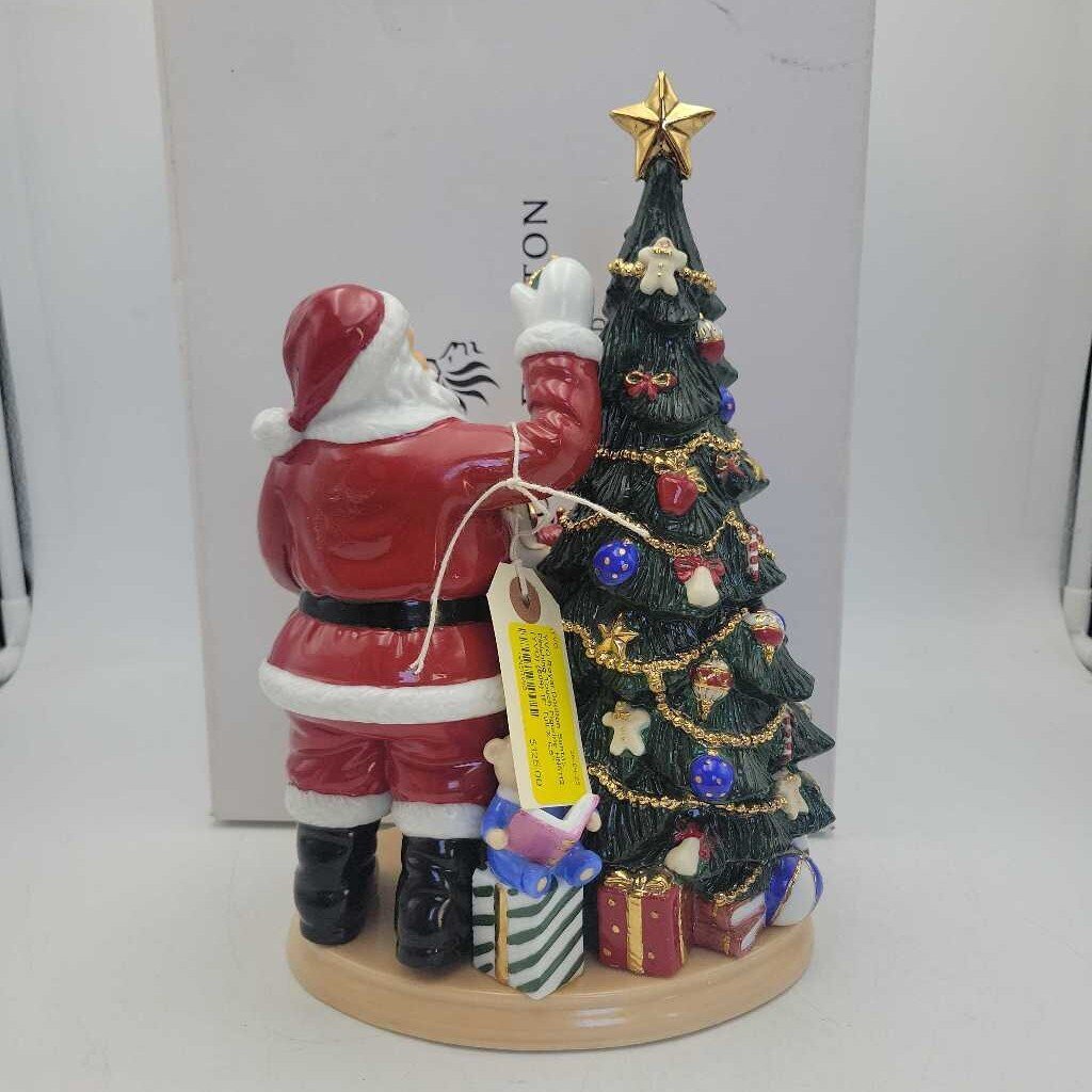 Royal Doulton Santas Finishing Touch Figurine HN5112 (YVO) (609)