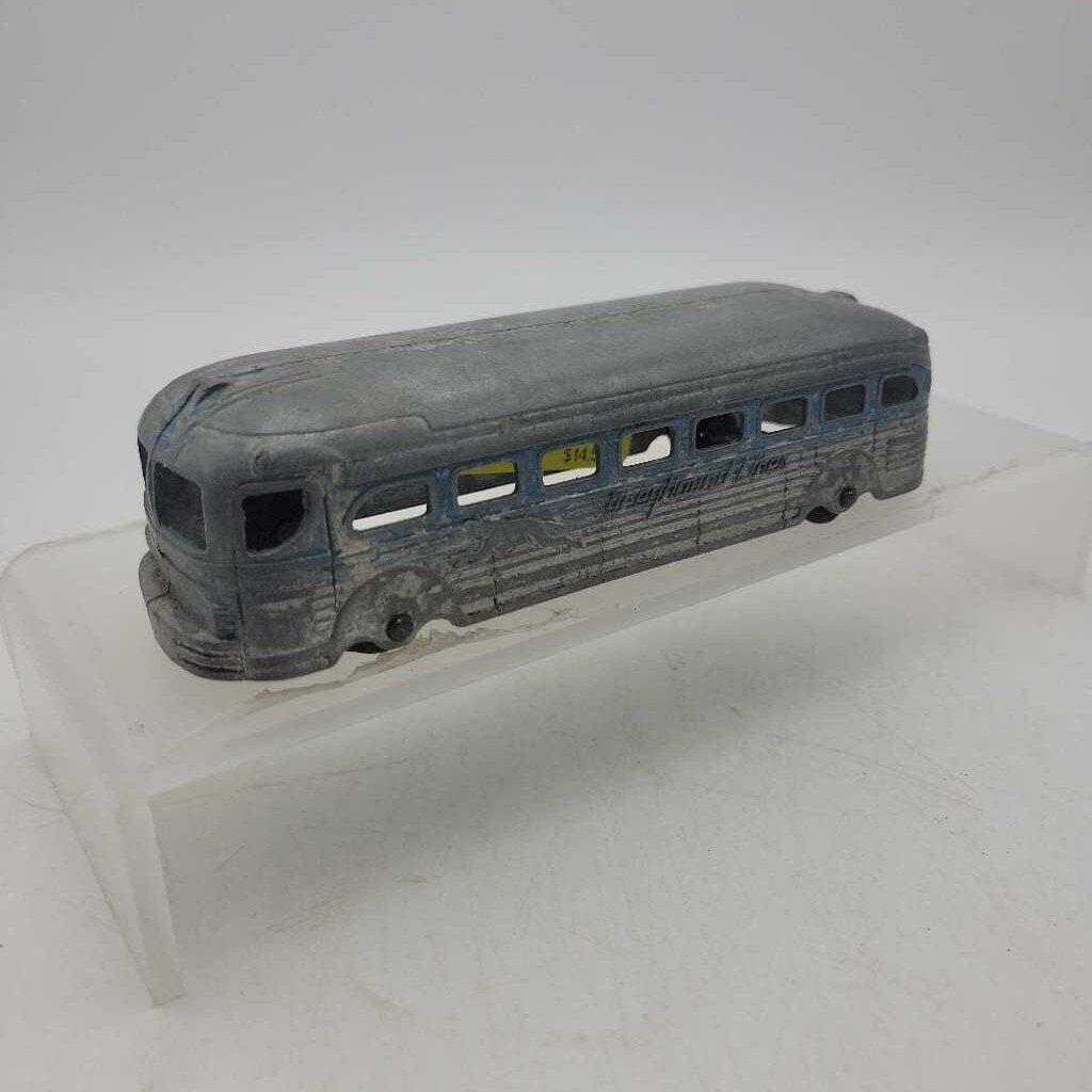 1940 Greyhound bus Tootsie toy 609(YVO)