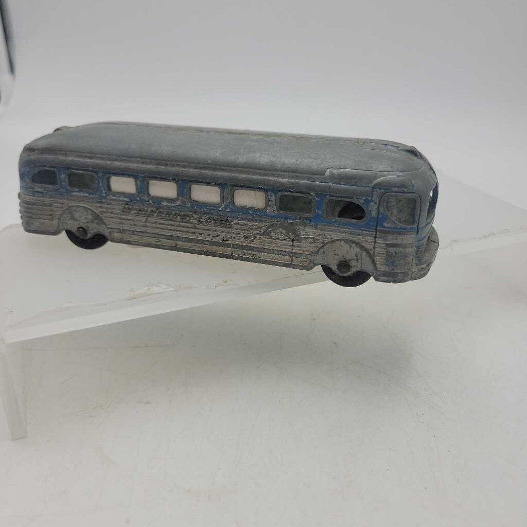 1940 Greyhound bus Tootsie toy 609(YVO)