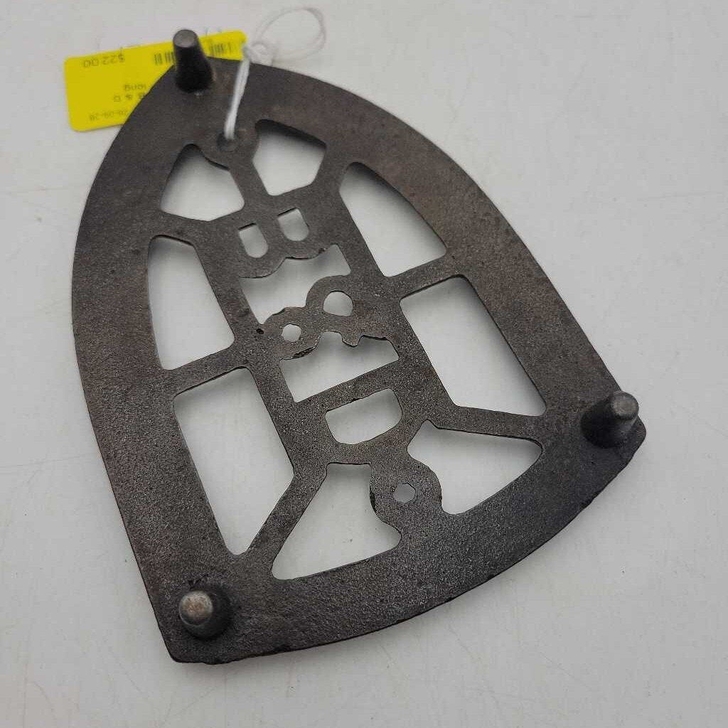 Cast Iron trivet B & D USA (JEF)