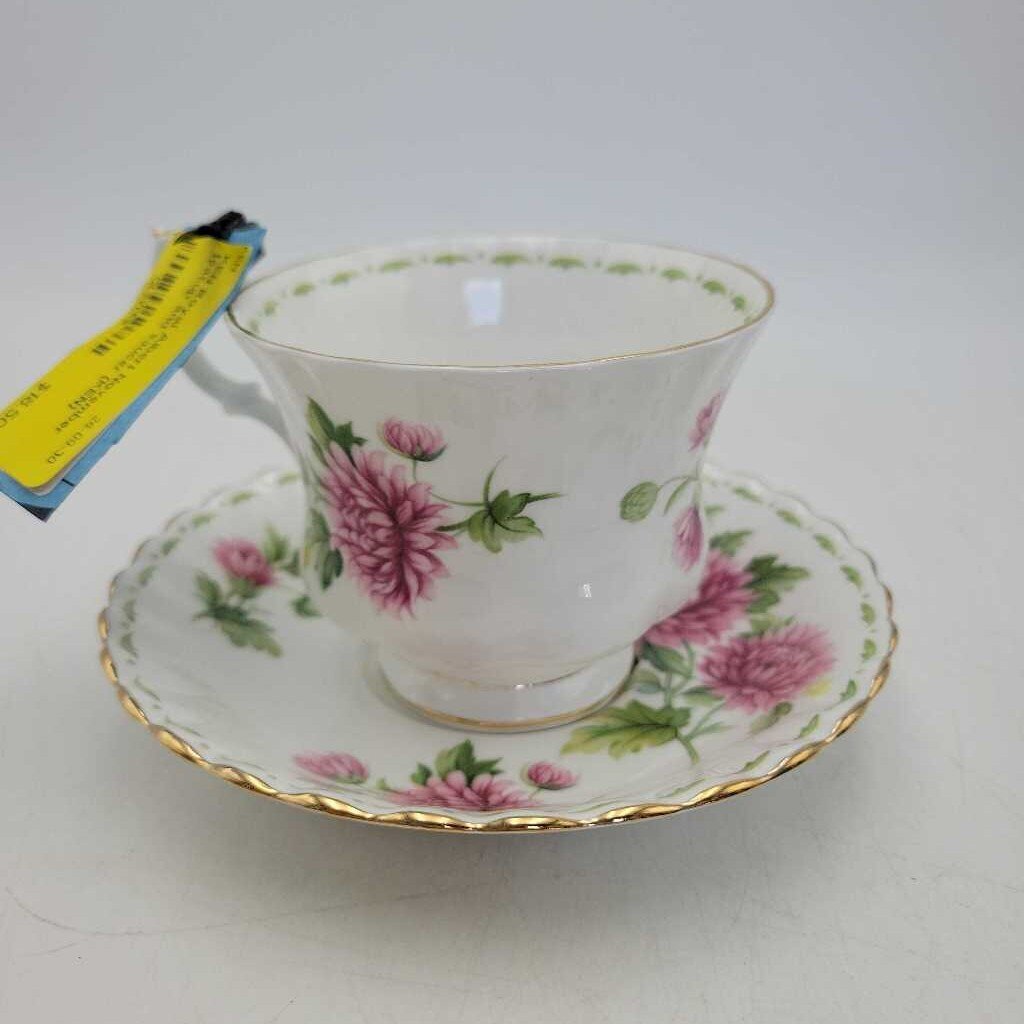 Royal Albert November teacup and saucer (KEN)