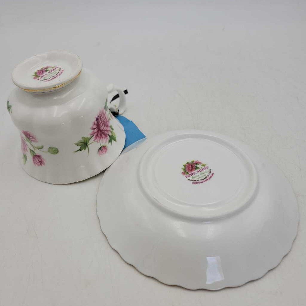 Royal Albert November teacup and saucer (KEN)
