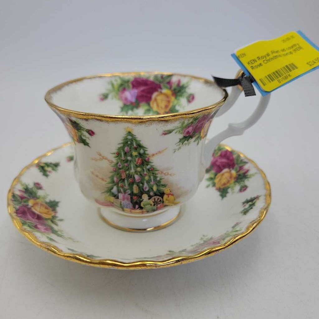 Royal Albert old country Rose Christmas teacup (KEN)