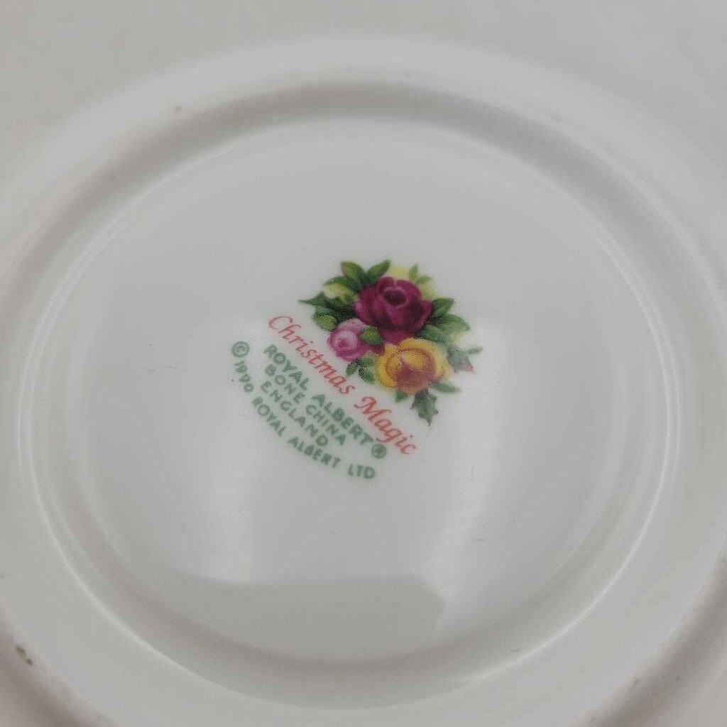Royal Albert old country Rose Christmas teacup (KEN)