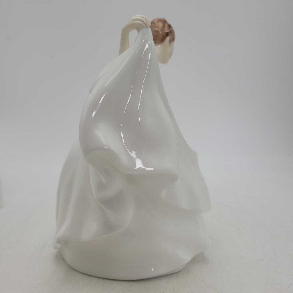 Royal Doulton "Pamela" HN2479 (SJ)