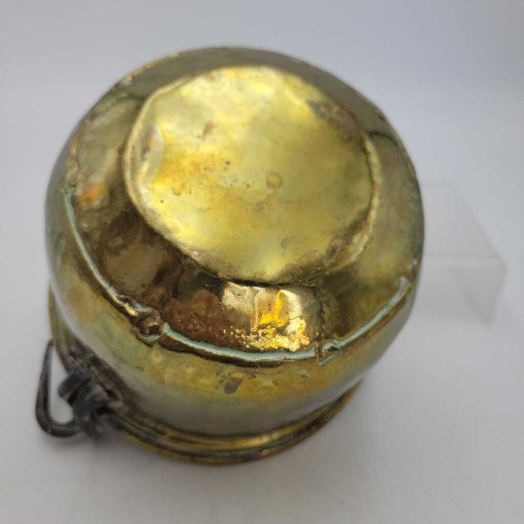 Antique brass pot (JL)