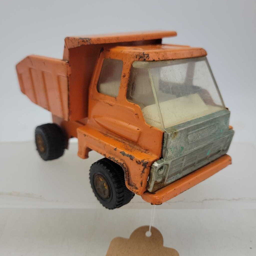 1970's metal Dump Truck (JAT)