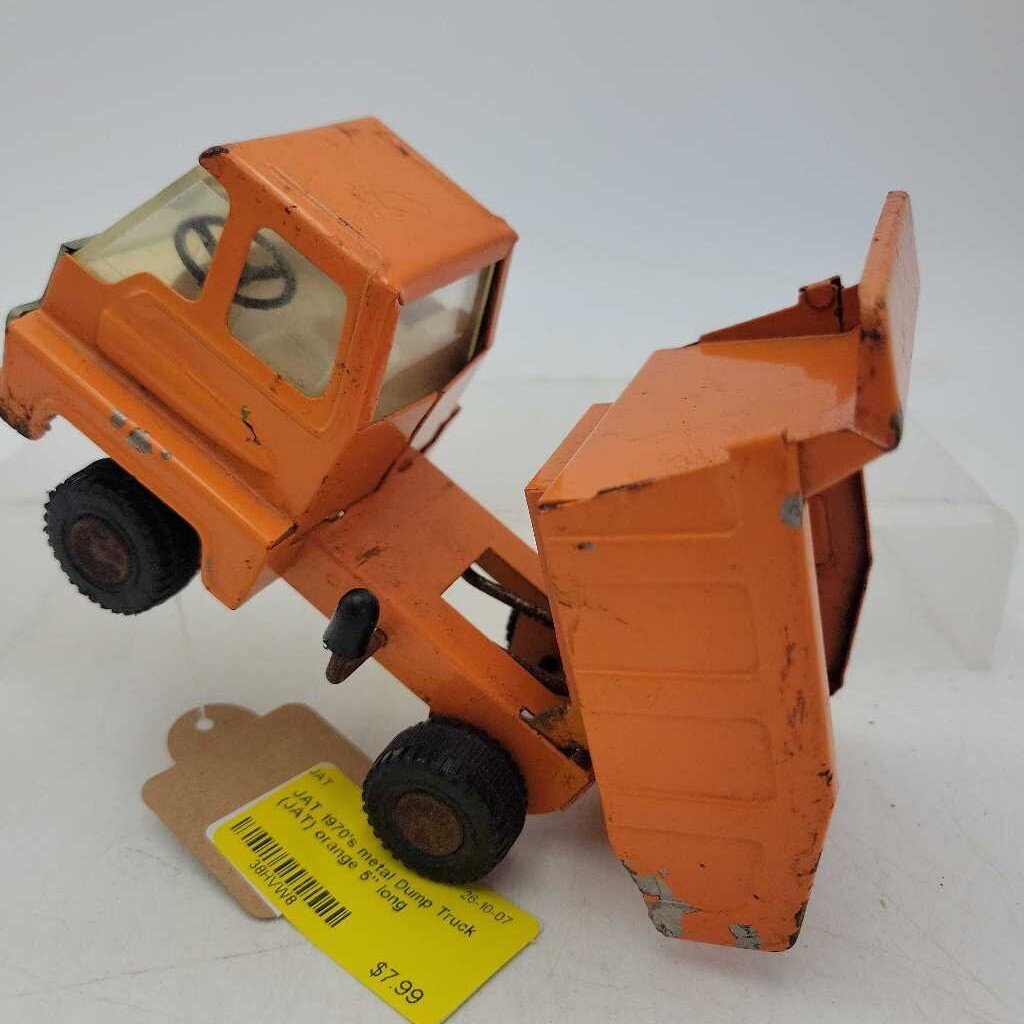 1970's metal Dump Truck (JAT)