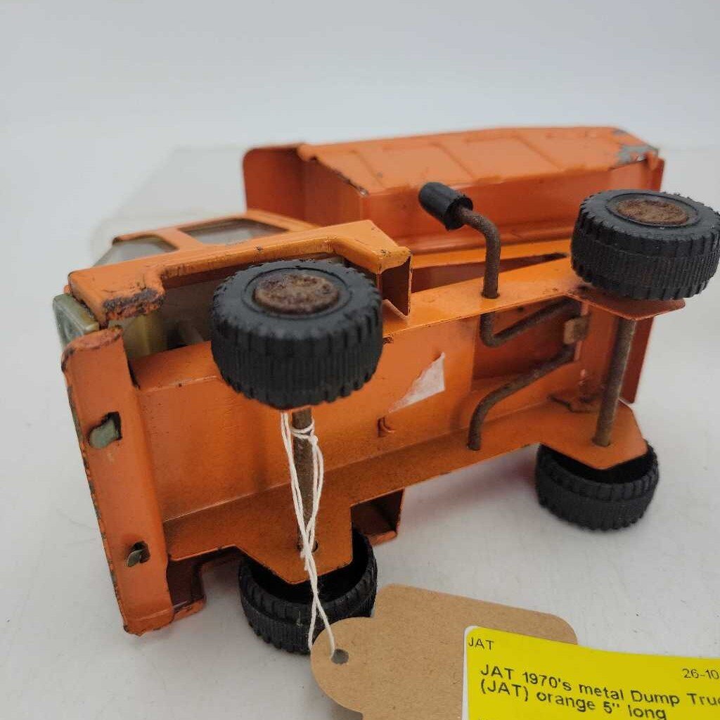 1970's metal Dump Truck (JAT)