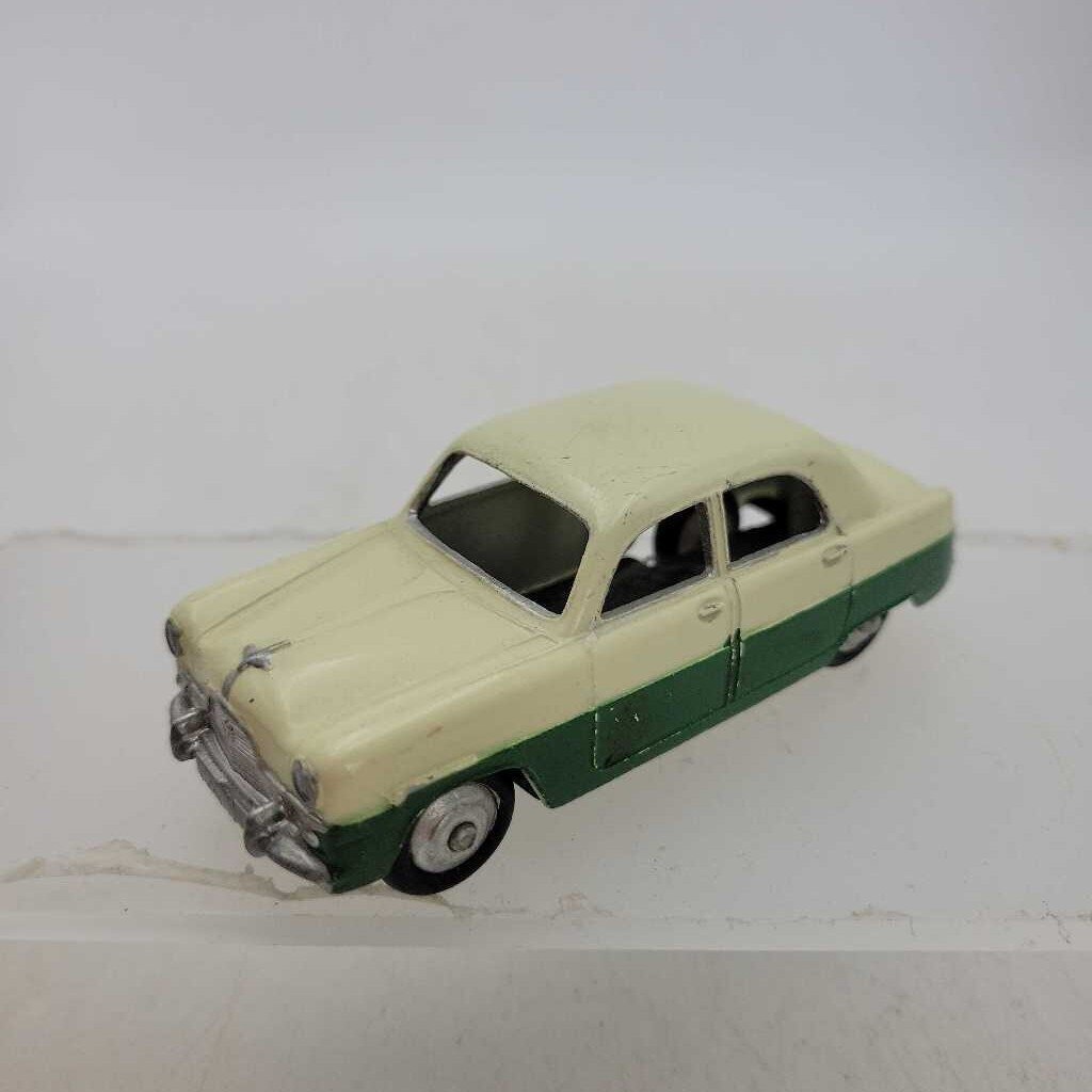 Dinky Ford Zephyr # 162 Repainted (JAS)