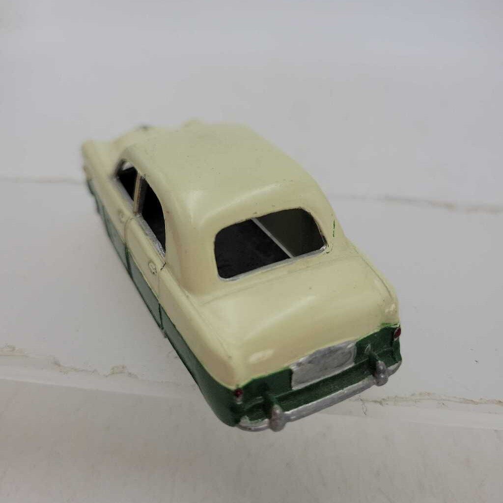 Dinky Ford Zephyr # 162 Repainted (JAS)