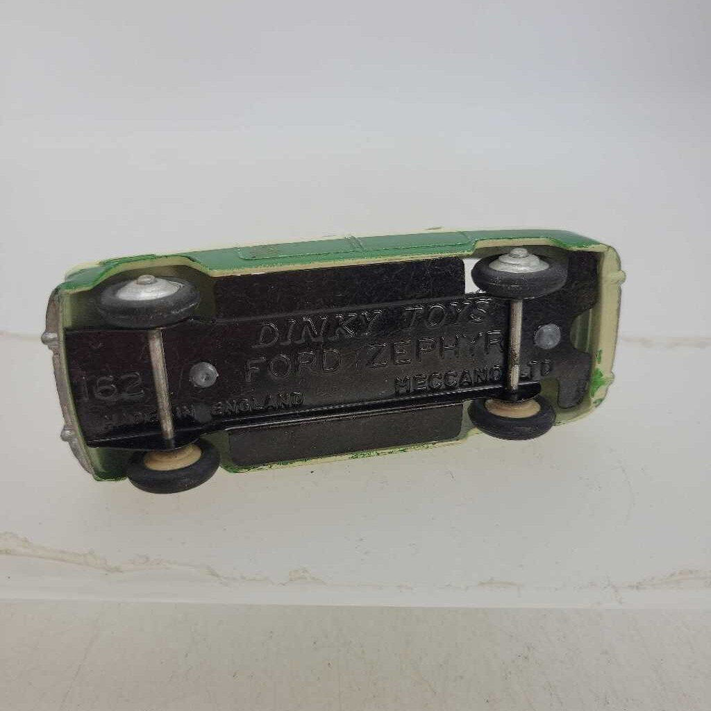 Dinky Ford Zephyr # 162 Repainted (JAS)