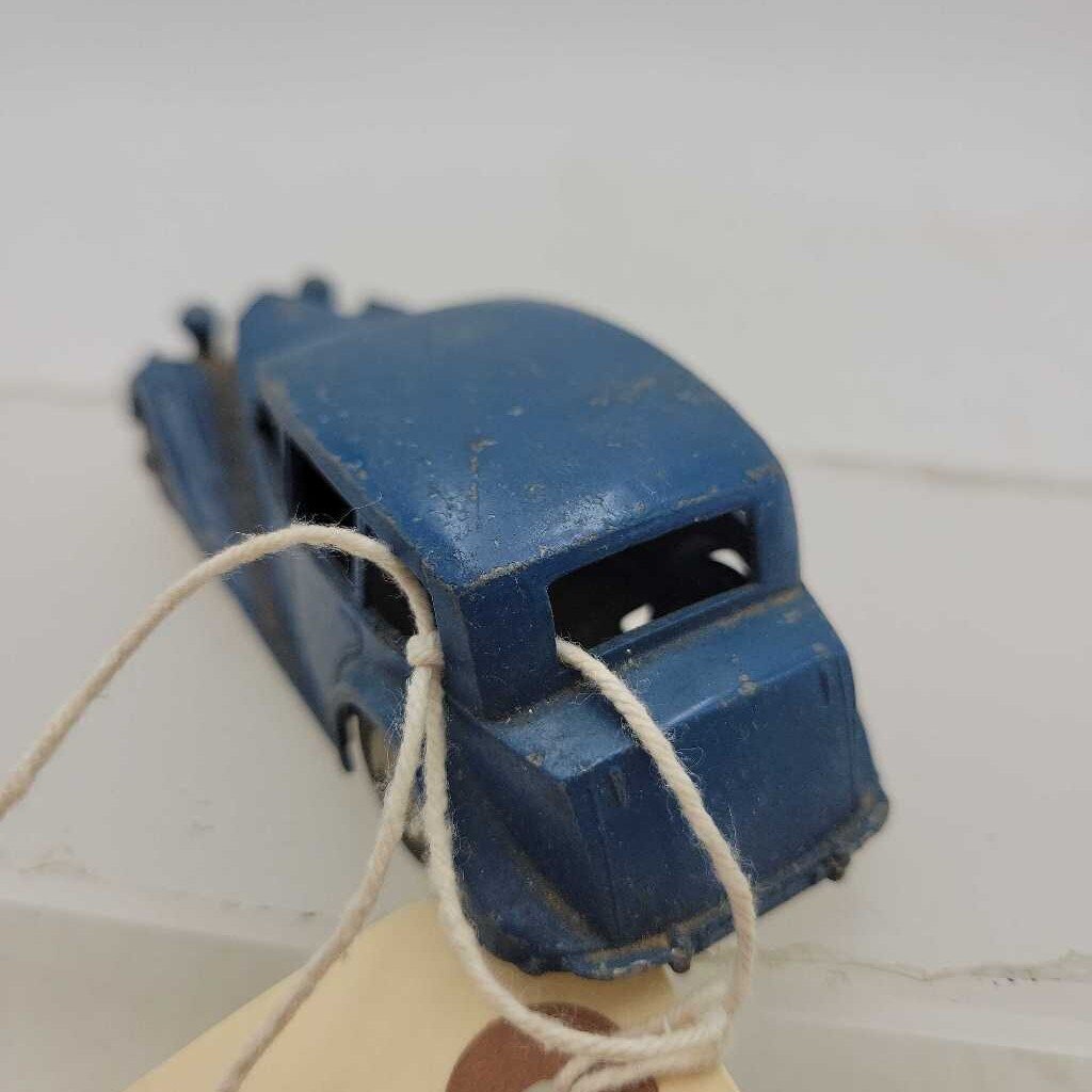 DinkyTriumph car (JAS)