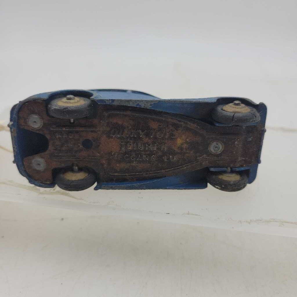 DinkyTriumph car (JAS)