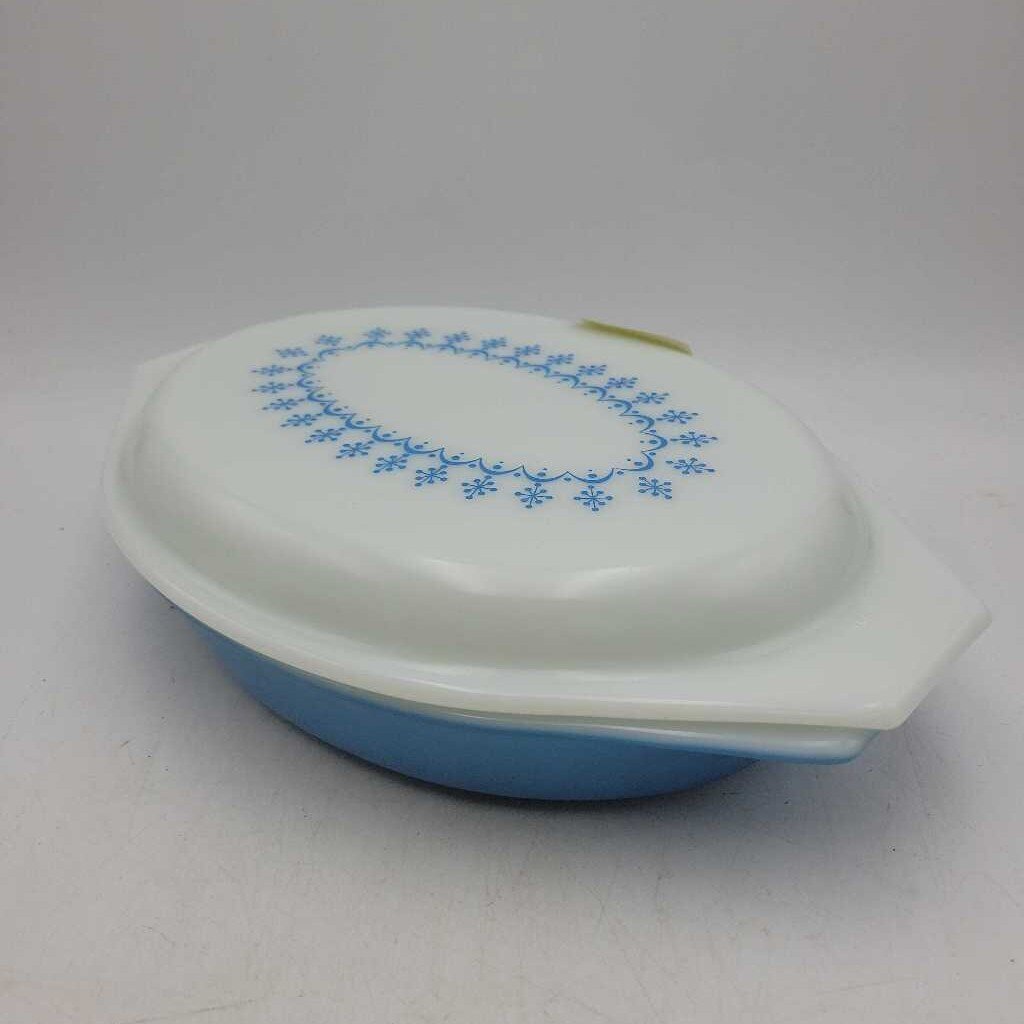 Pyrex Snowflake Garland Pattern Casserole divided Dish (LOR)