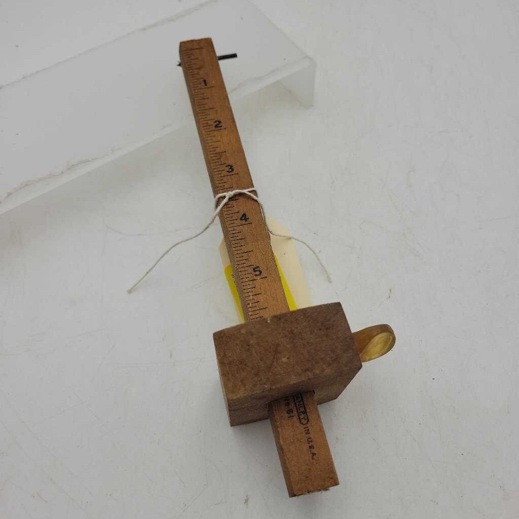 A vintage marking gauge wooden Stanley # 61 (JAS)
