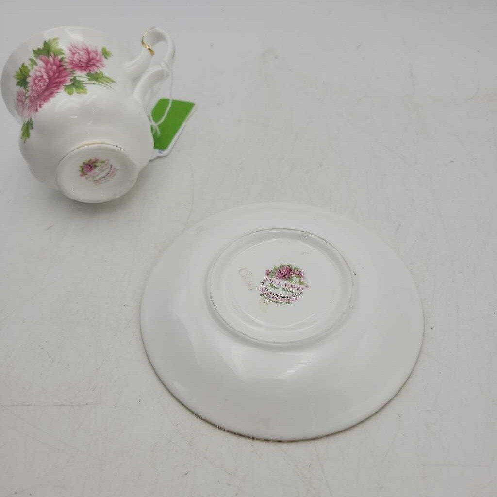 Royal Albert Cup / saucer November (DEB)