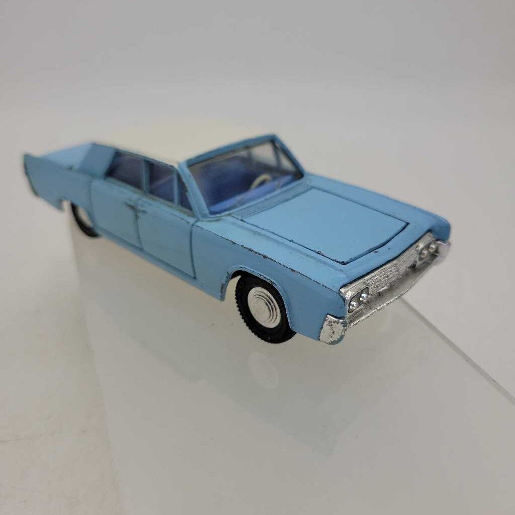 Dinky Lincoln Continental luxury car (YVO) 610