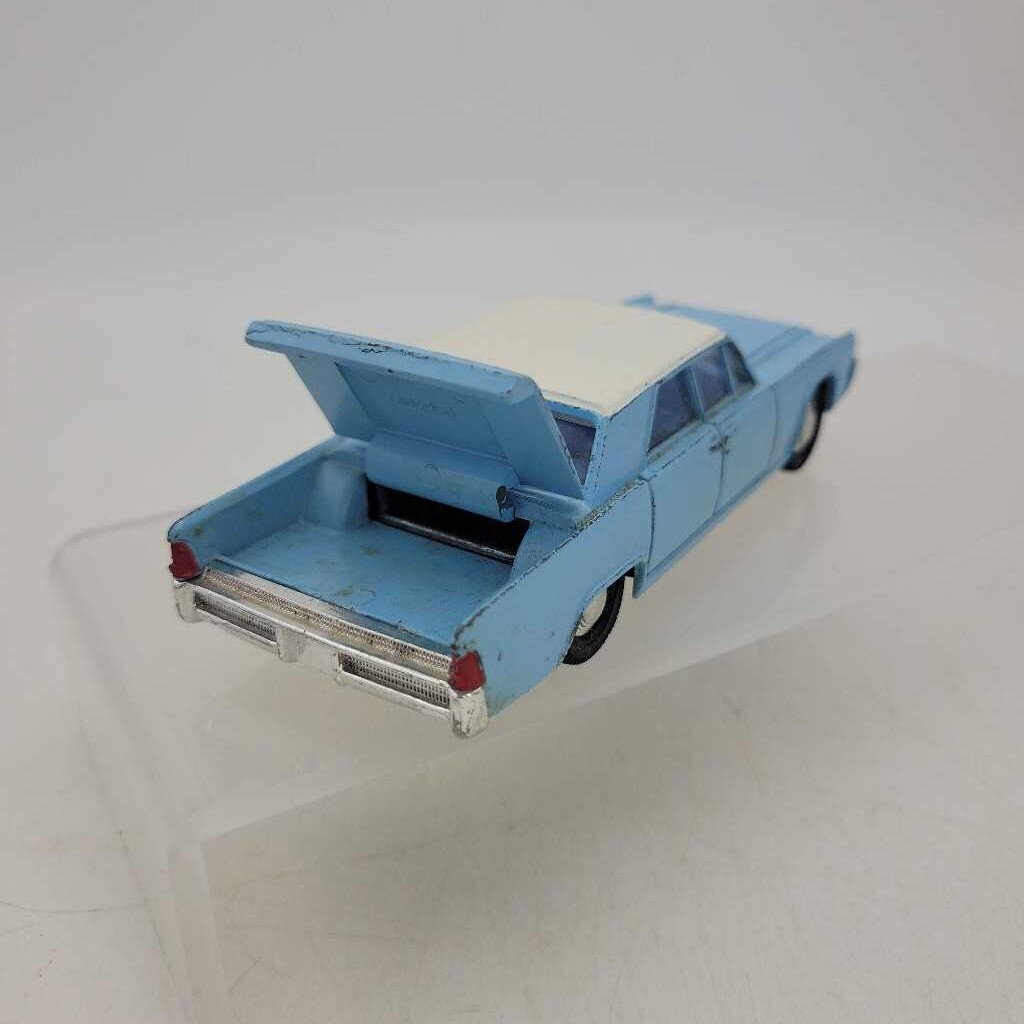 Dinky Lincoln Continental luxury car (YVO) 610
