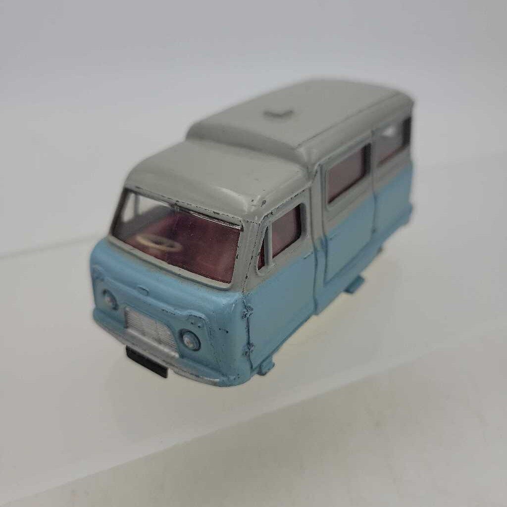 Dinky Standard Atlas van (YVO) 610