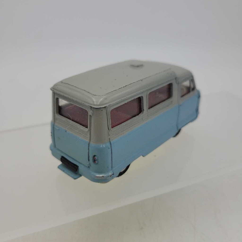 Dinky Standard Atlas van (YVO) 610