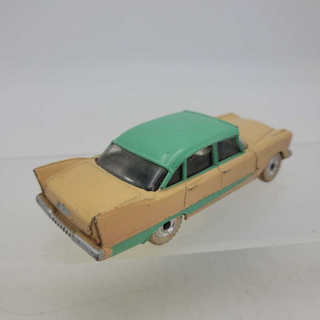 Dinky Plymouth Plaza 178 car (YVO) 610