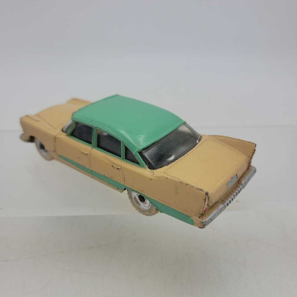 Dinky Plymouth Plaza 178 car (YVO) 610