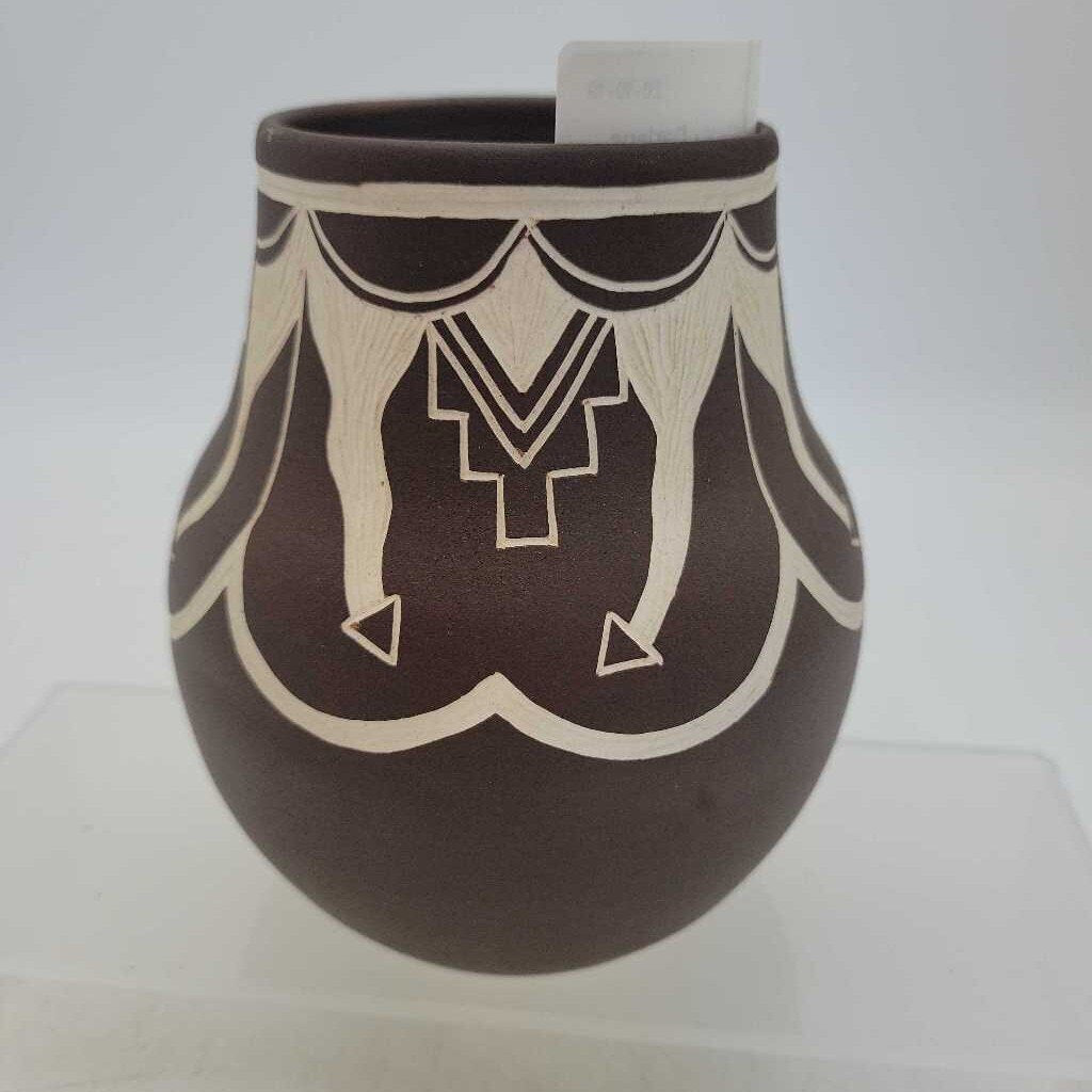 Six Nations Pottery - Darlene Smith "DLS" (GTJC)