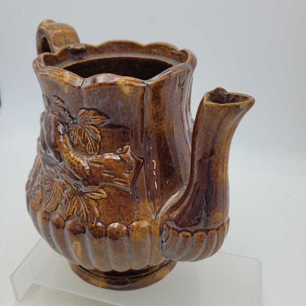 Rare Canadiana Teapot with Beaver, Brantford c.1880. *REF Newlands - Ont. Potters Book