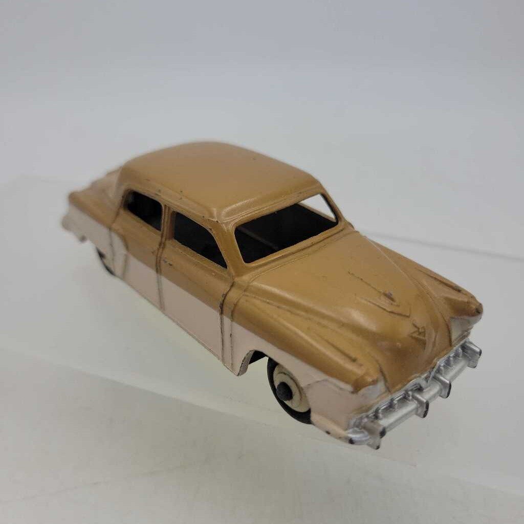 Dinky Studebaker 172 car (YVO) 610