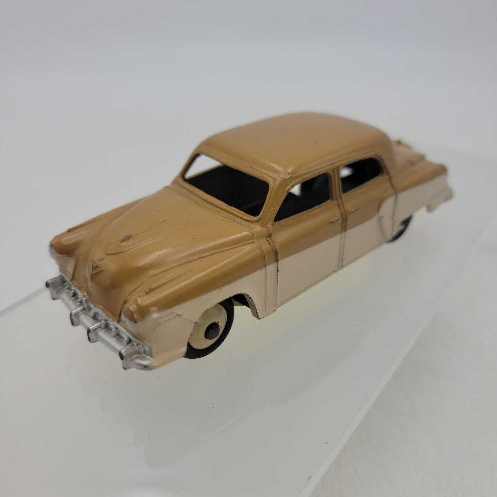 Dinky Studebaker 172 car (YVO) 610