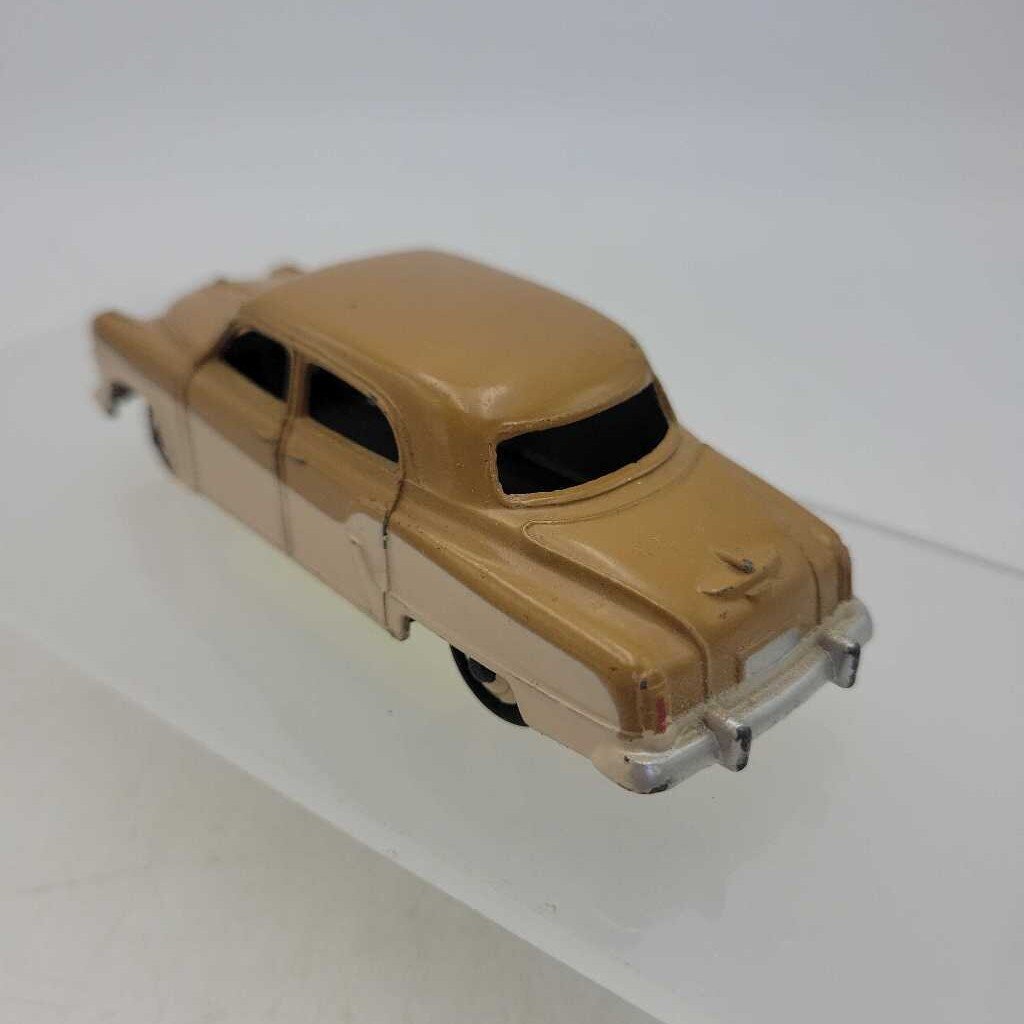 Dinky Studebaker 172 car (YVO) 610
