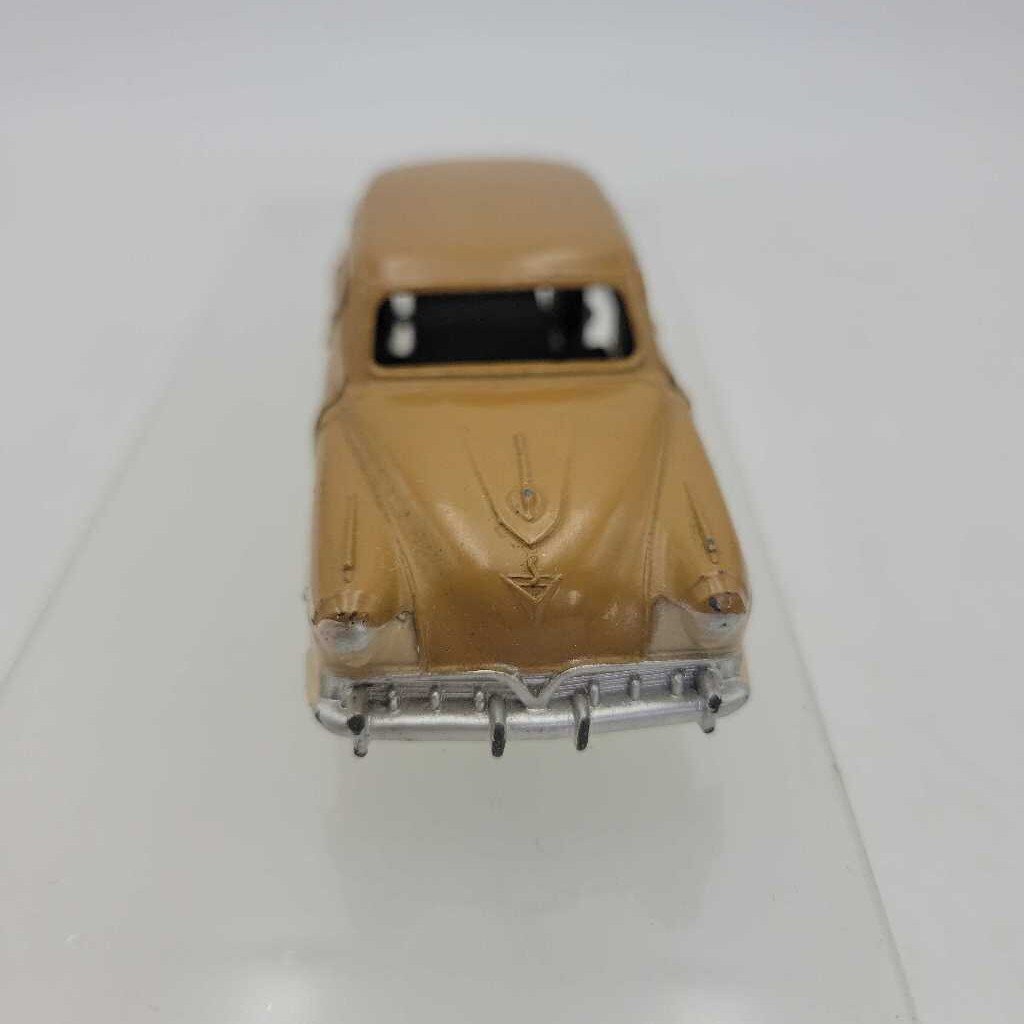 Dinky Studebaker 172 car (YVO) 610