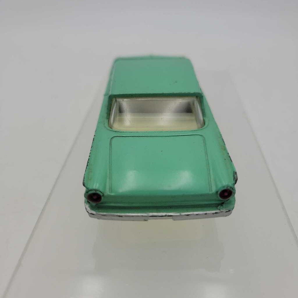 Dinky Ford Fairlane 143 car (YVO) 610