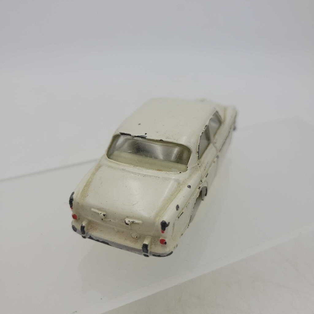 Dinky Volvo 122S car (YVO) 610