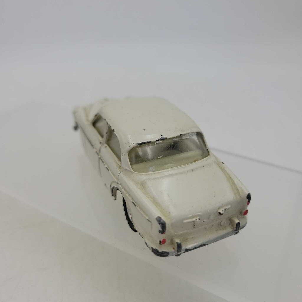 Dinky Volvo 122S car (YVO) 610