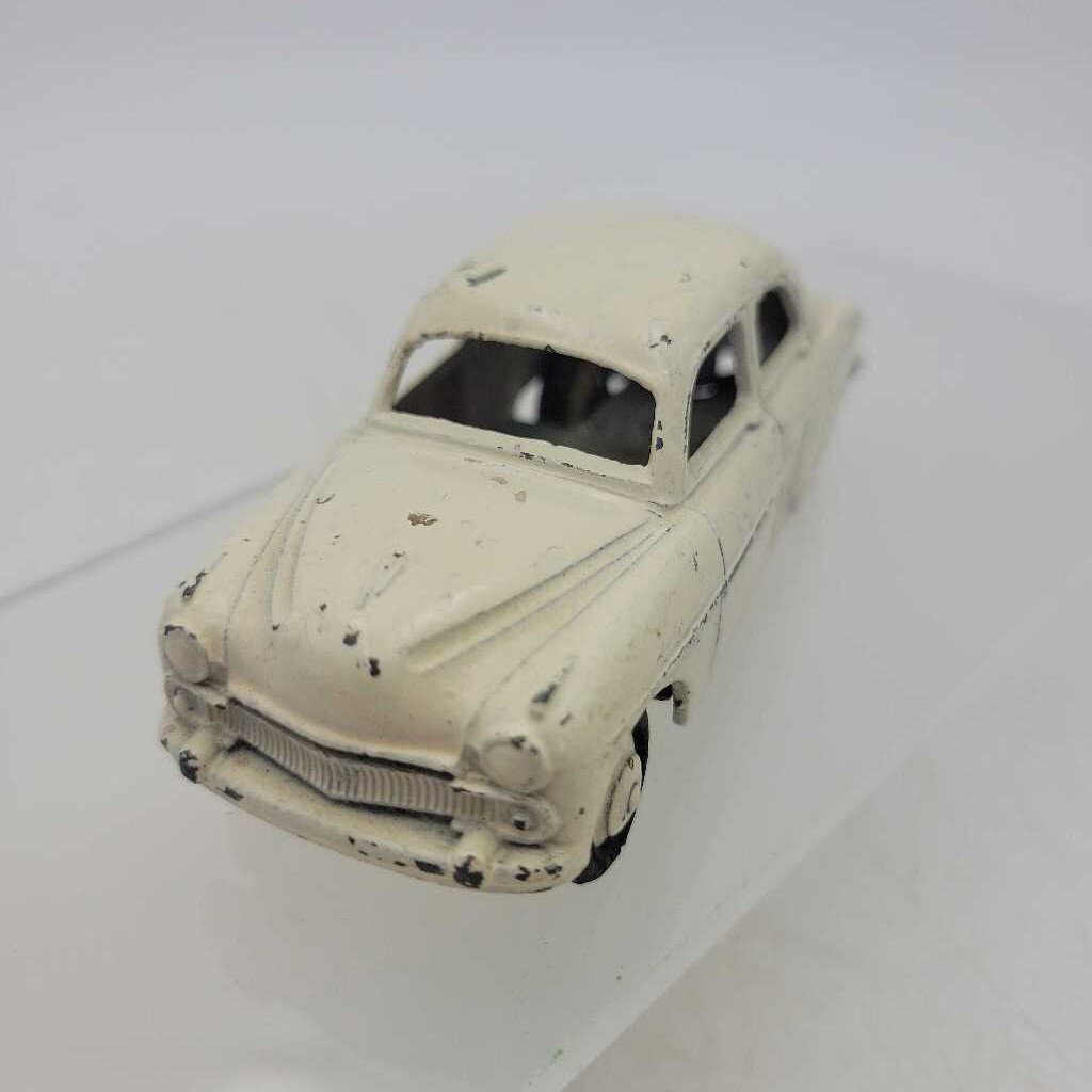 Dinky Vauxhall Cresta 164 car (YVO) 610