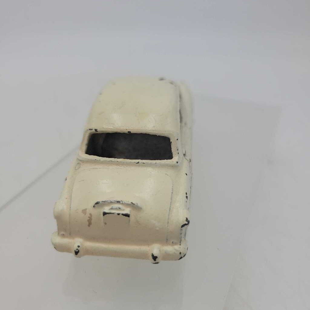 Dinky Vauxhall Cresta 164 car (YVO) 610