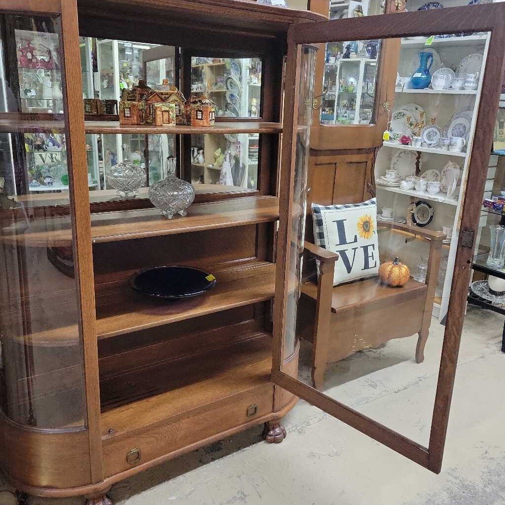 Oak Bow Front China Cabinet w / Mirror Back (YVO) (610)