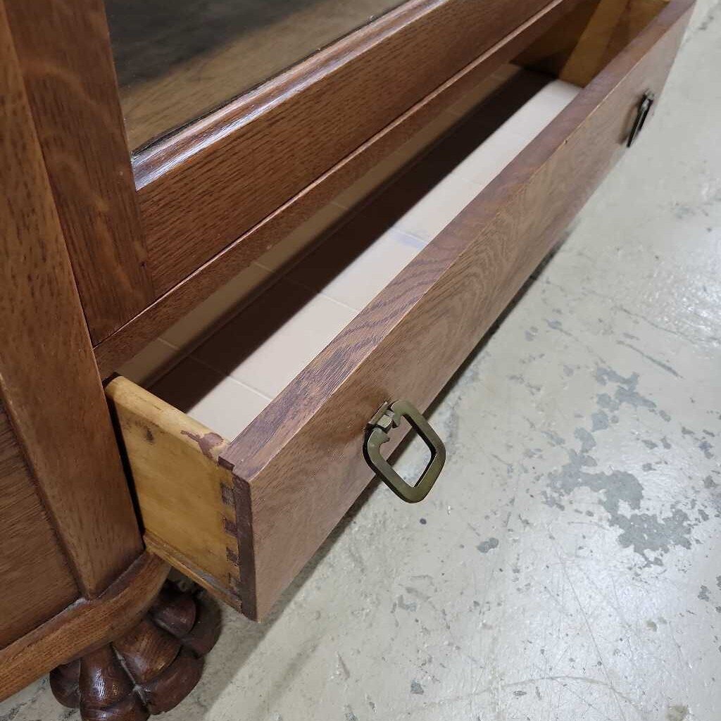 Oak Bow Front China Cabinet w / Mirror Back (YVO) (610)