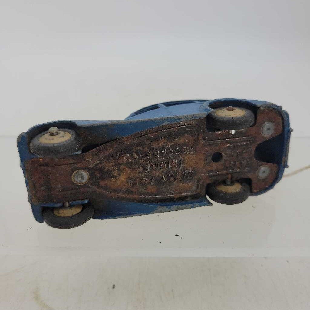 Dinky Triumph car (JAS)