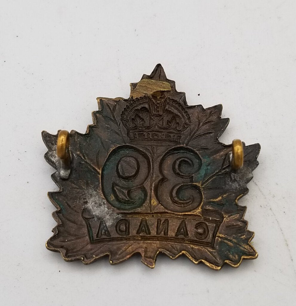 WW! Canadian Military Cap Badge (JL)