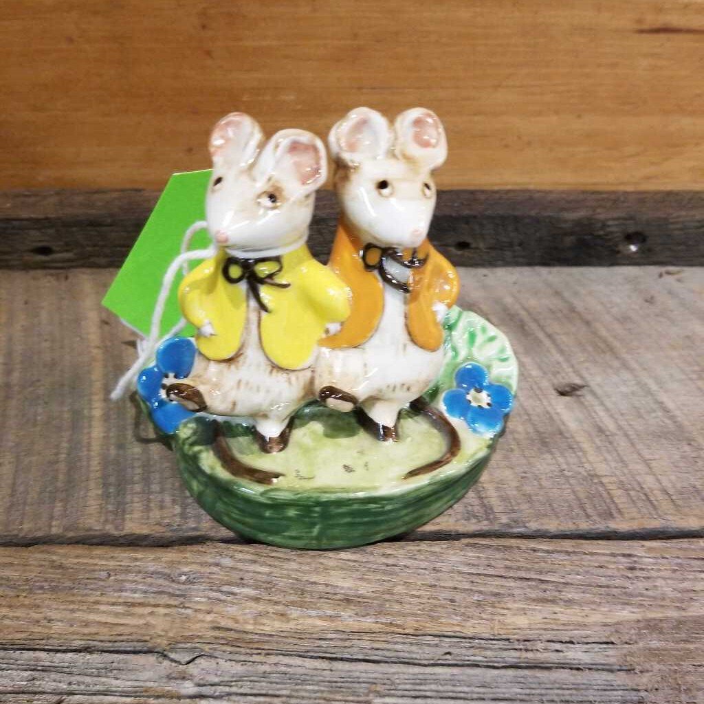 Beswick Rabbits (JL)