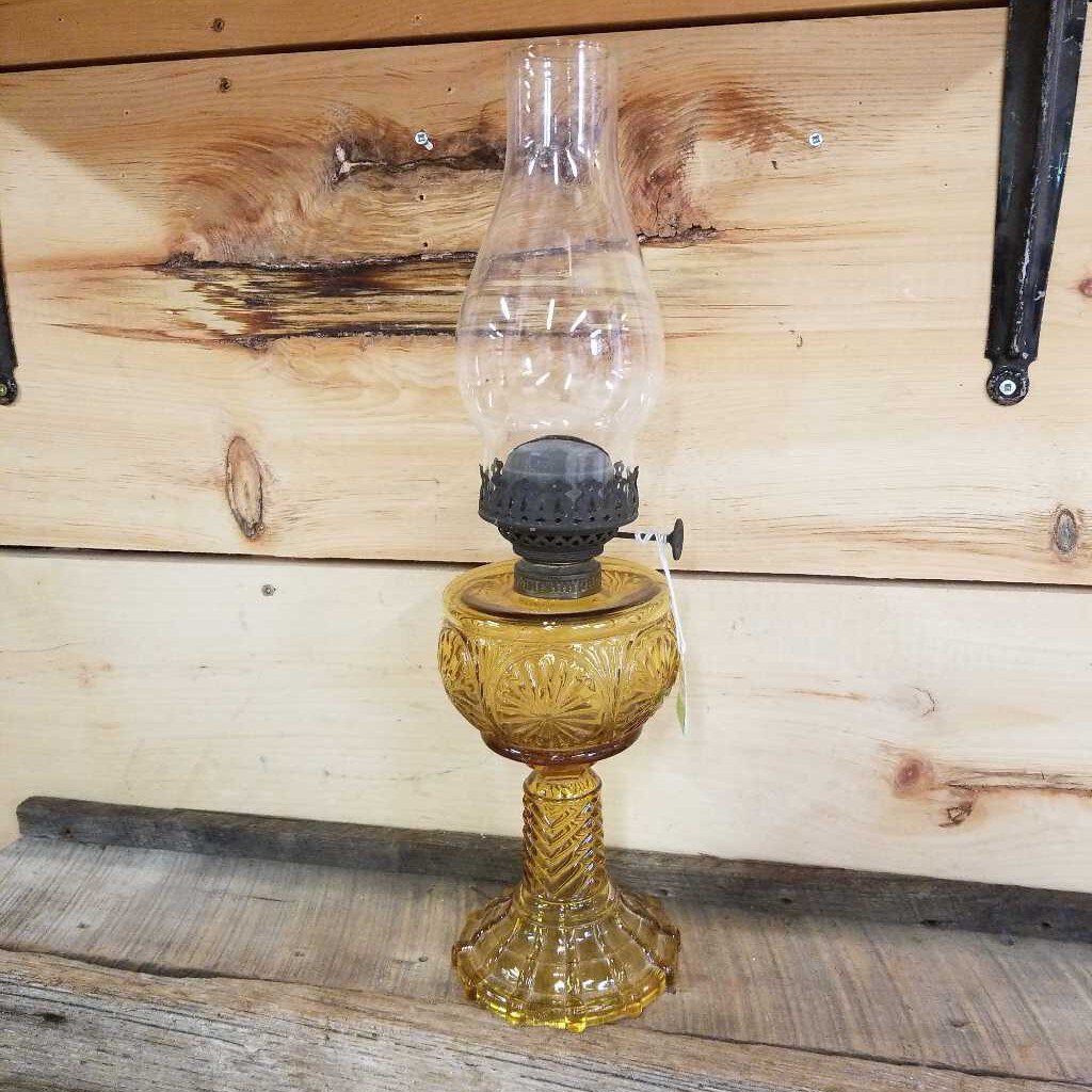 Vintage Amber Lamp w/shade (JEF)