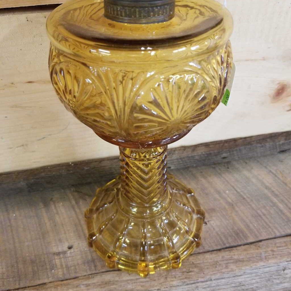 Vintage Amber Lamp w/shade (JEF)