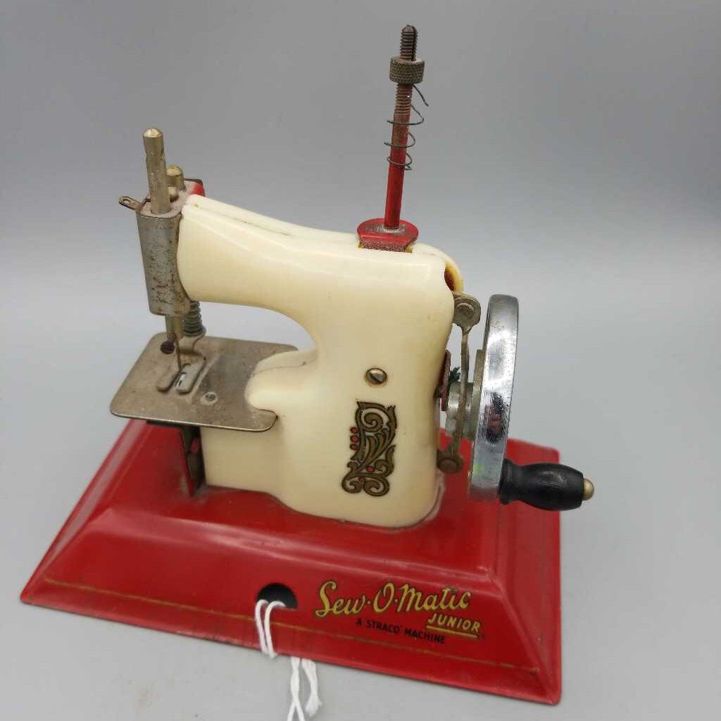 1940's Toy Sewing Machine (DS) (1431)